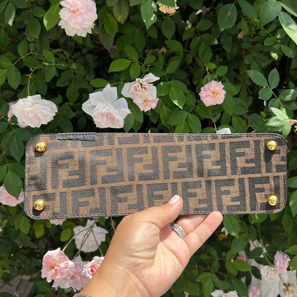 FENDI MONOGRAM bottom bag base. - Picture 4 of 14